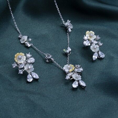 Yellow Blossom 925 Silver Necklace & Earrings Set.