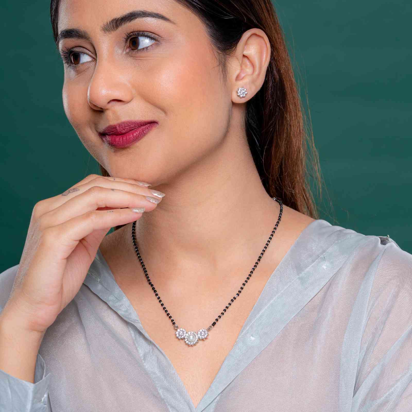 A beautiful 925 silver jewelry set consisting of a mangalsutra-style necklace and a pair of stud earrings.