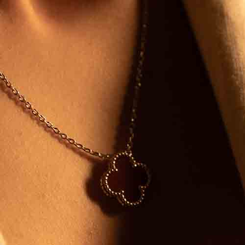 Reegalia Scarlet Clover Pendant – 925 Silver Gold-Plated Necklace
