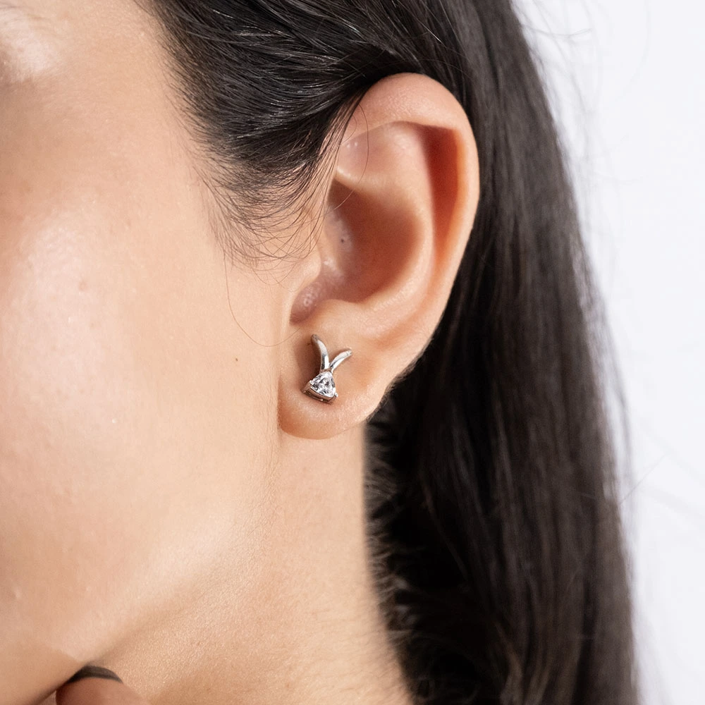 Reegalia Sterling Silver Solitaire Leaf Stud Earrings